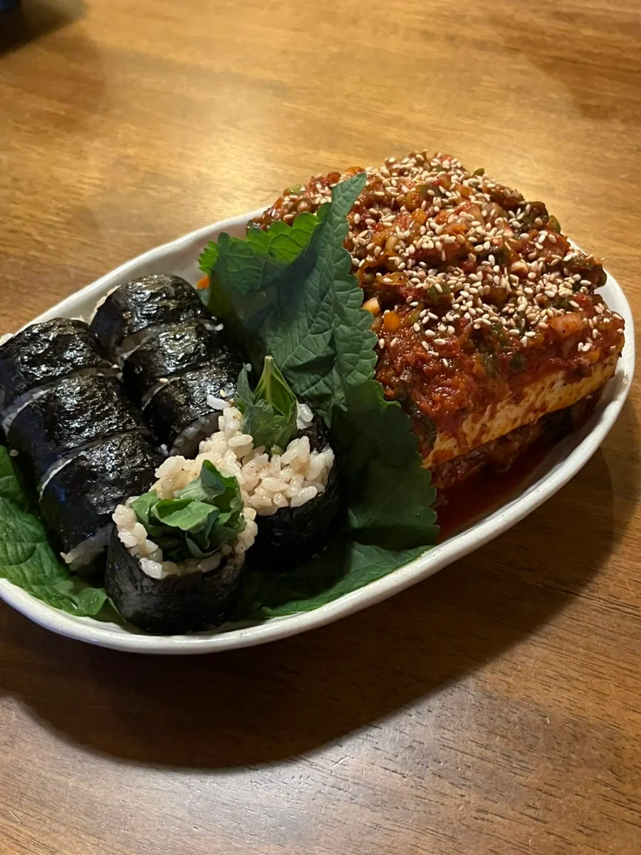 Close-up of the perilla leaf gimbap from sugi-bap