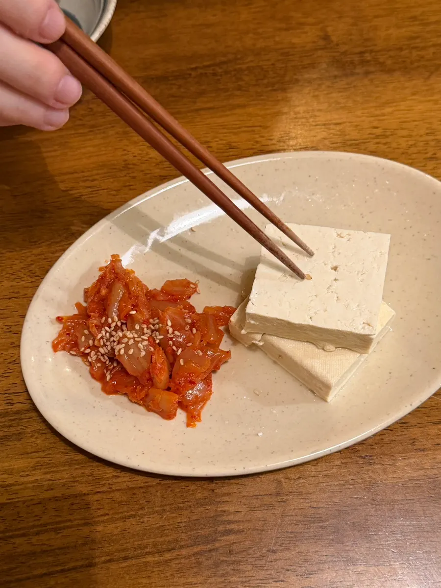 기본 안주로 나온 두부김치