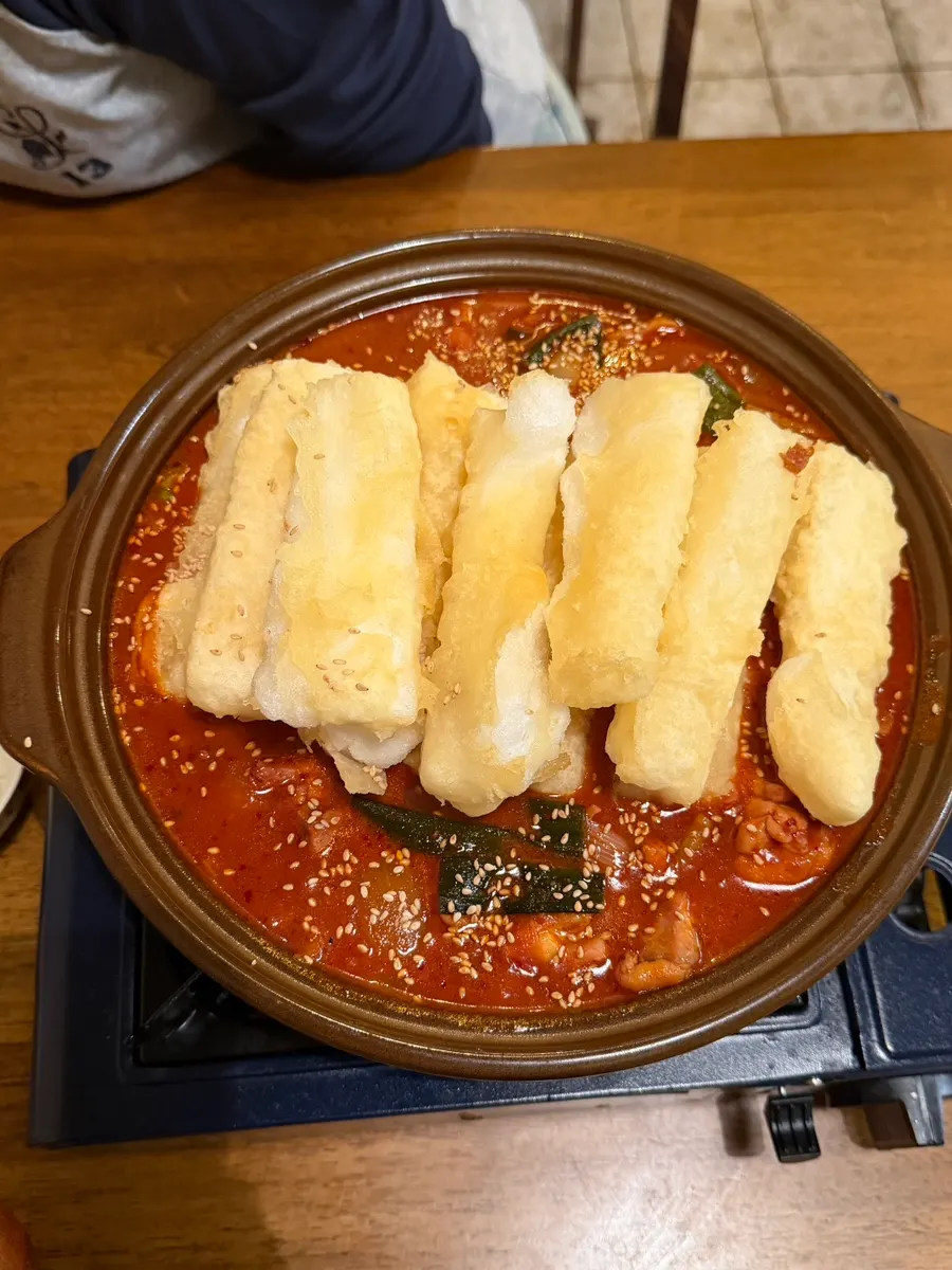 분모자튀김이 올라간 닭도리탕 한 냄비