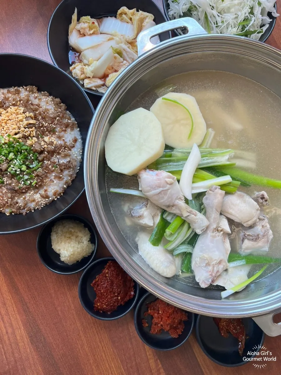 Chicken neck rice porridge topped with crumbled chicken neck meat and green onion