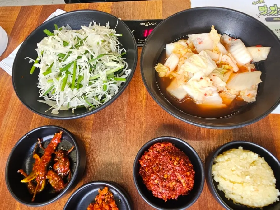 닭목살누룽지죽과 닭한마리, 칼국수 2인 구성