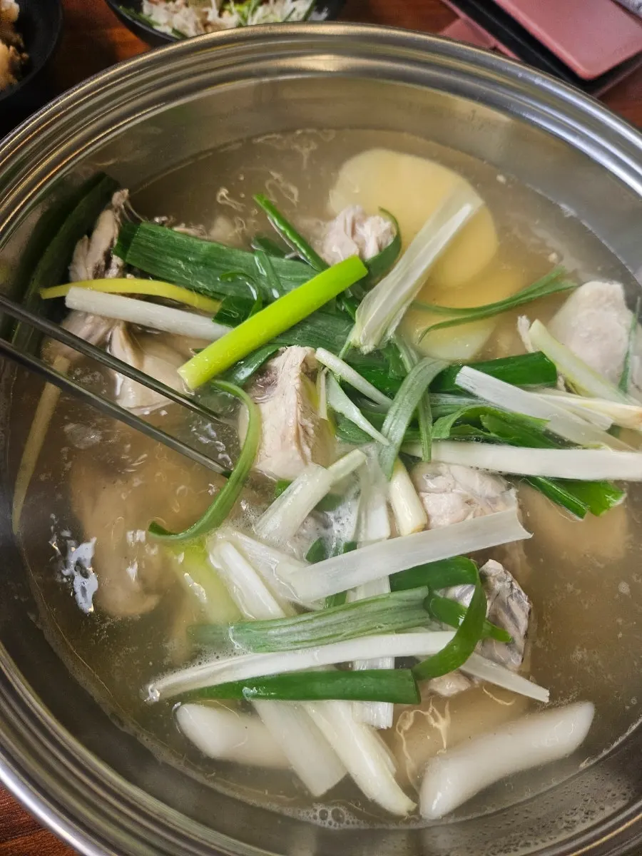 특제 소스와 야채 조합