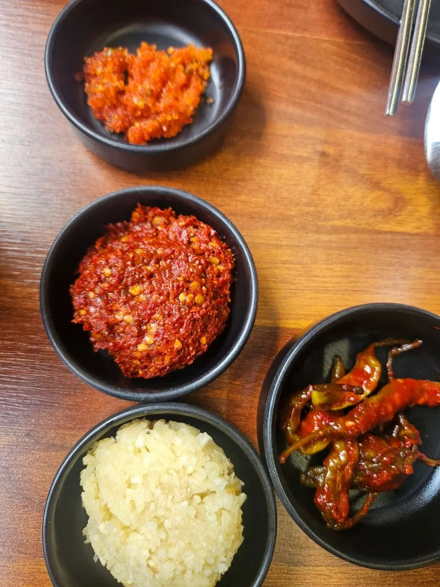 끓으면서 진해진 닭한마리 육수
