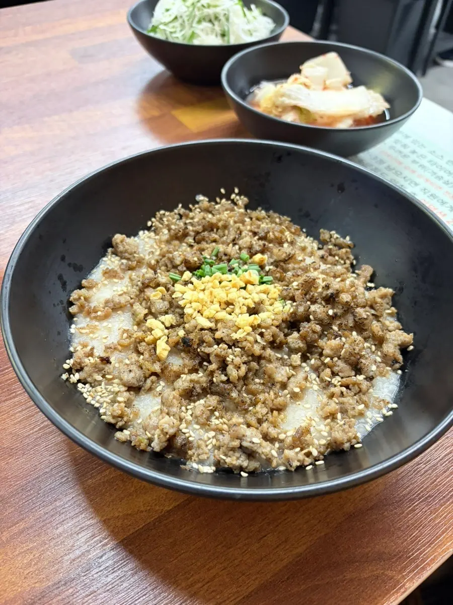 Herring roe side dish with chicken neck rice porridge