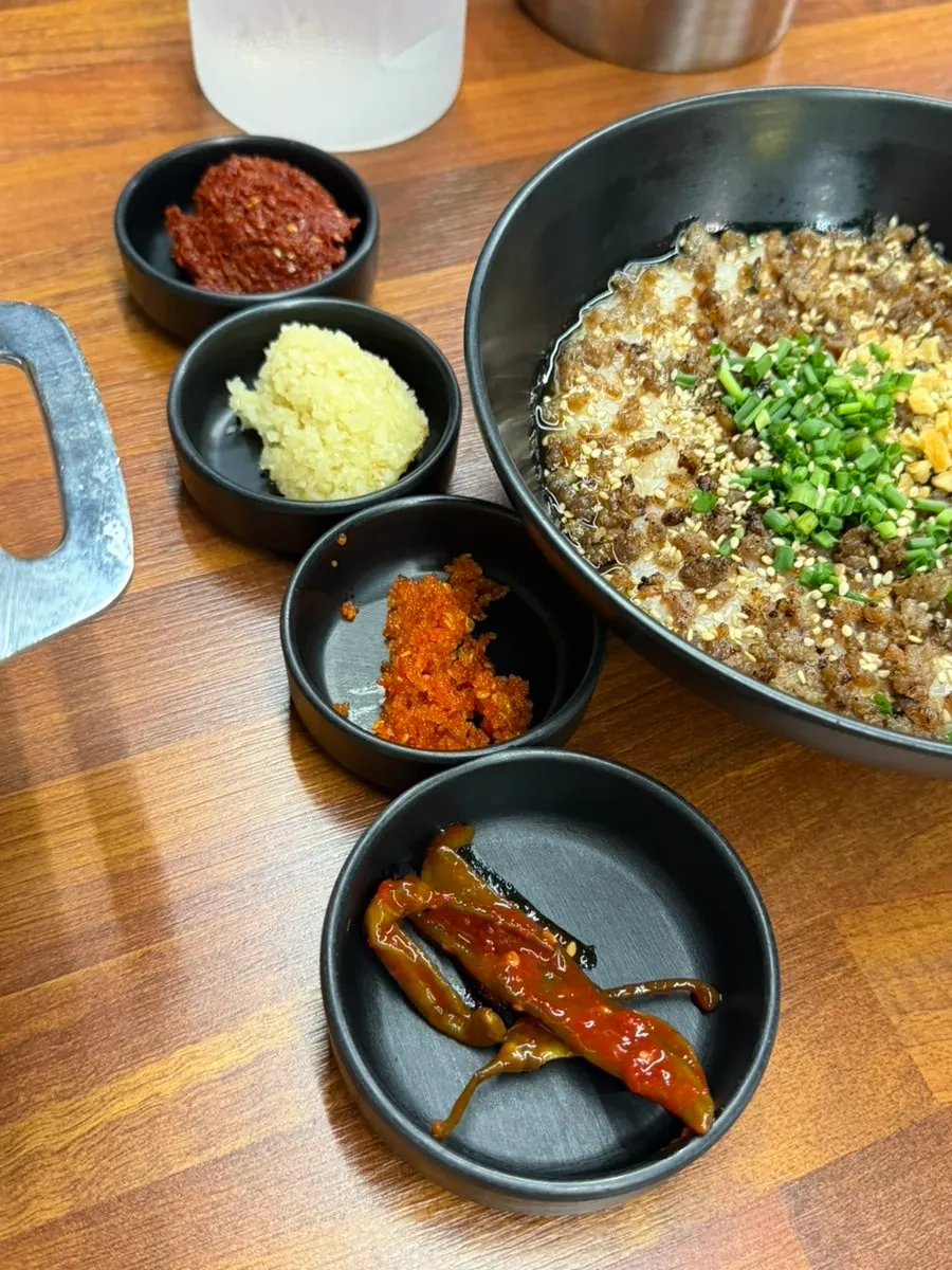 소스용 다데기와 다진 마늘, 겨자