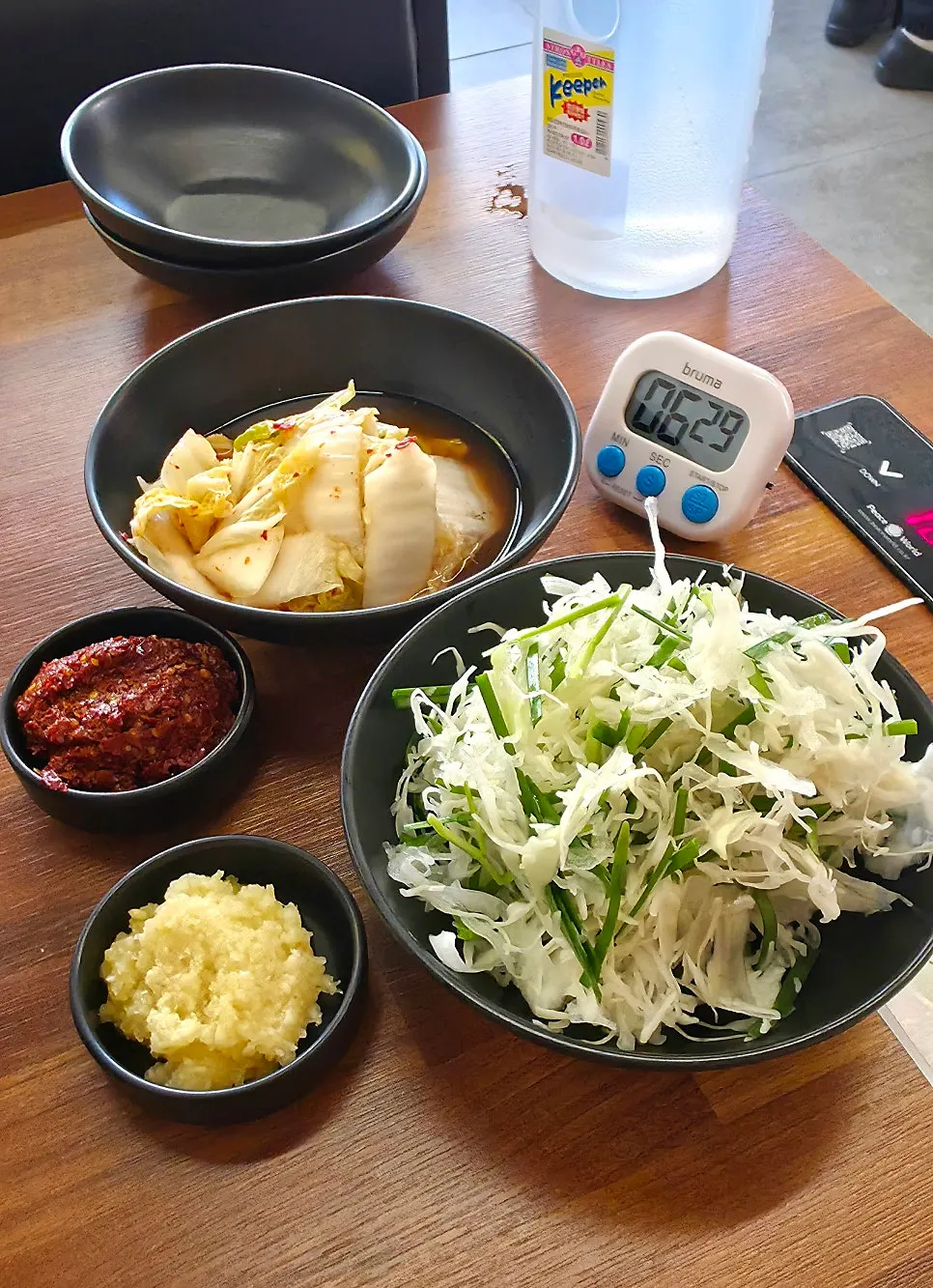 양념장 재료와 야채, 물김치 기본 상차림