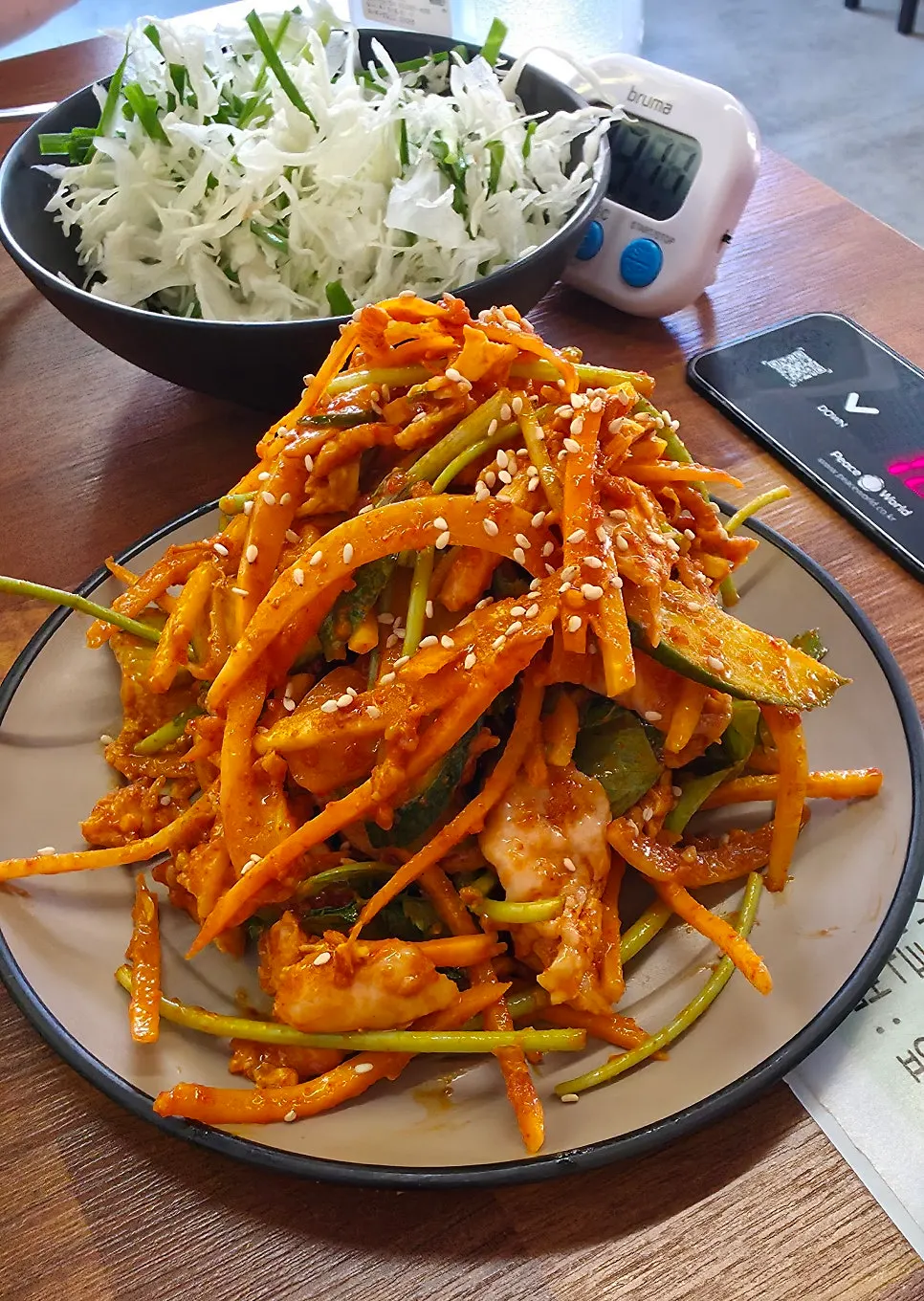 차갑게 즐기는 사이드 닭무침 한 접시