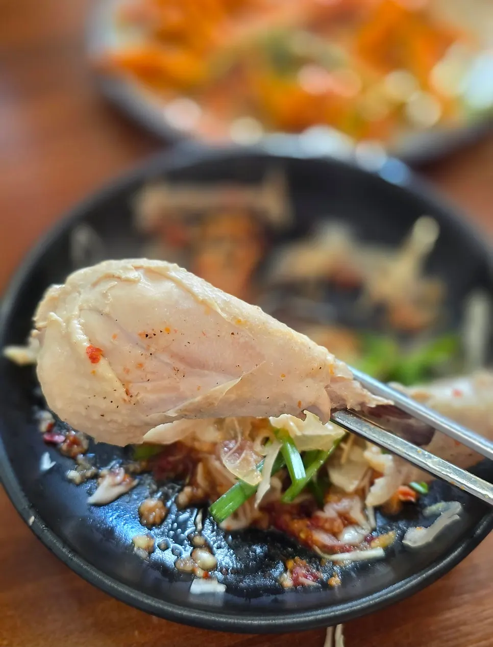 끓일수록 진해진 닭한마리 육수와 닭다리