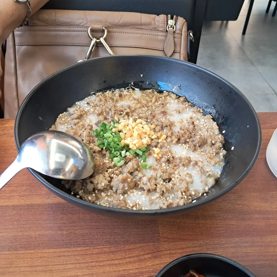 Pre-meal porridge that comes with Sugyeokok's 3-person set