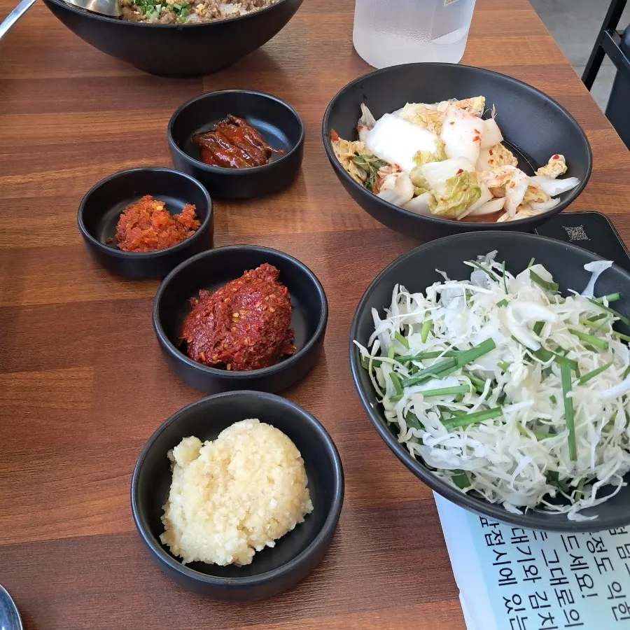 Pre-meal porridge eaten alongside herring roe jeotgal