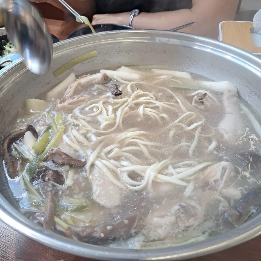 Pot of neungi samgyetang boiling hard