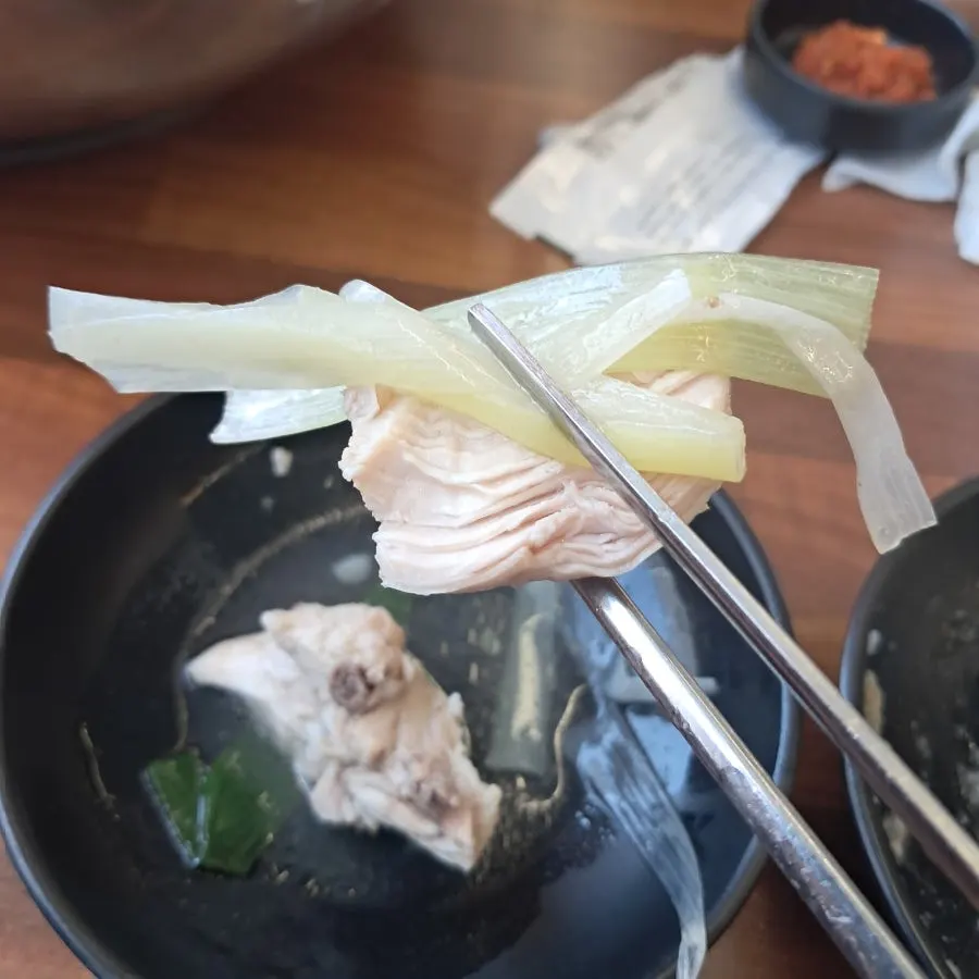 Tender chicken leg meat from the samgyetang