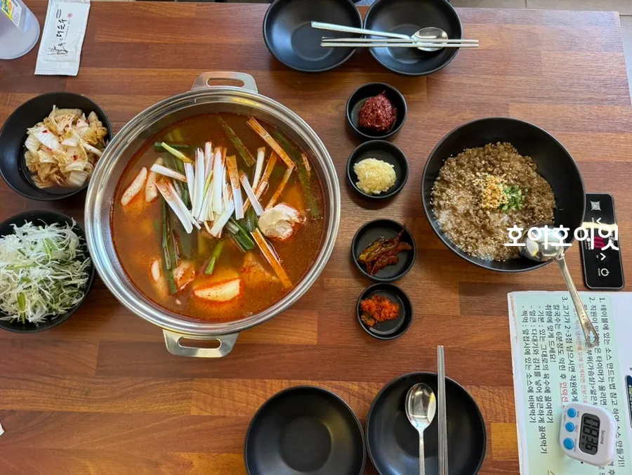 Full spread of the dak hanmari 2-person set