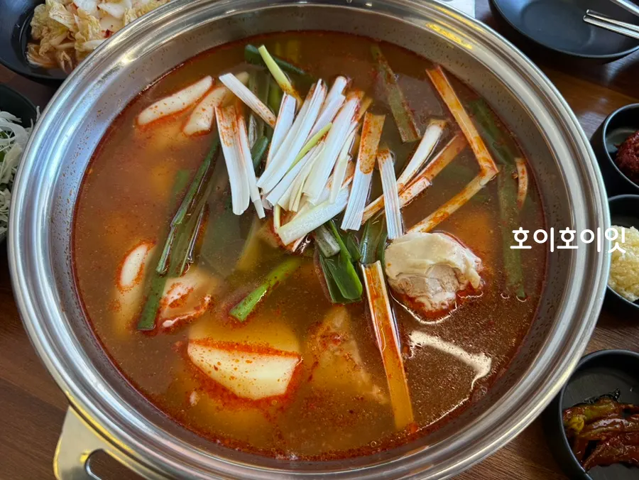 Generous portion of the dak hanmari 2-person set