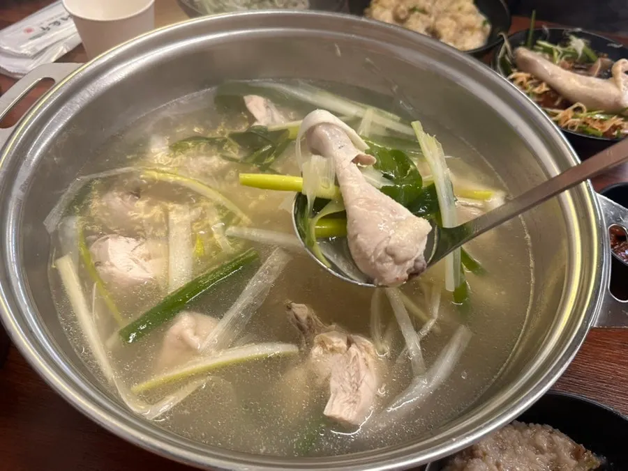 소스에 찍은 떡사리
