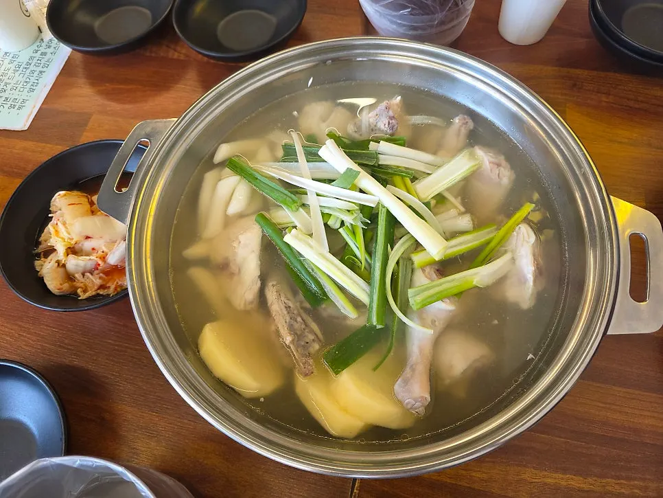 Pot of 3 servings of dak hanmari in clear broth