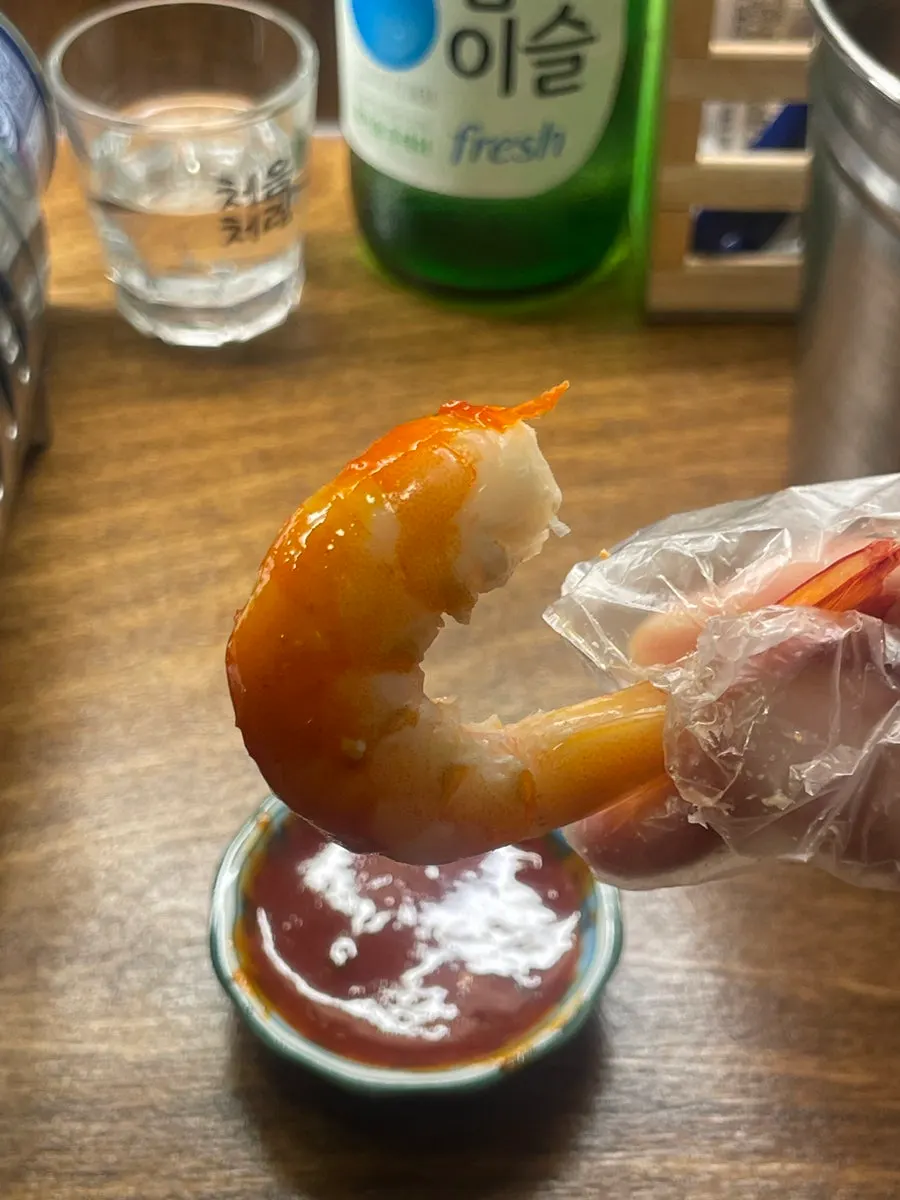 다 익은 새우 소금구이 클로즈업