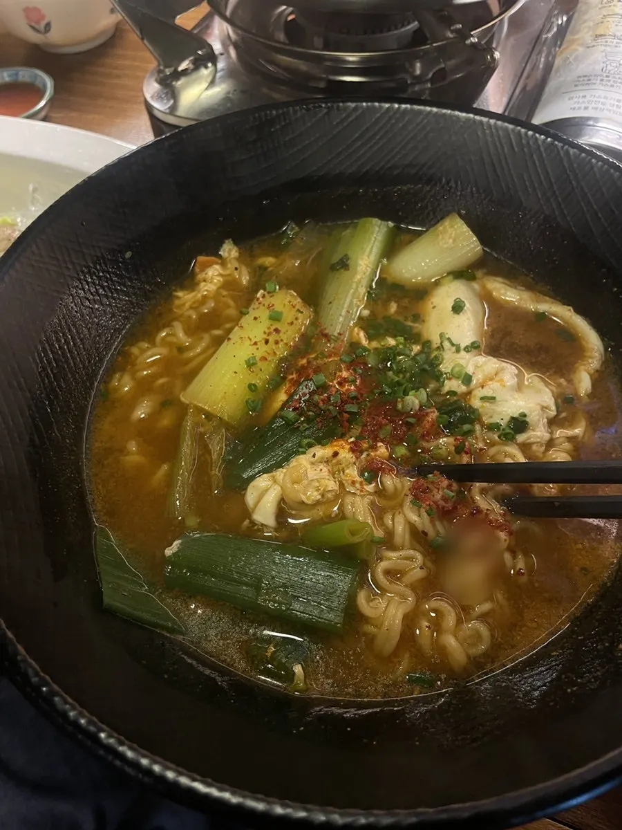 먹기 좋게 손질한 새우머리 버터구이