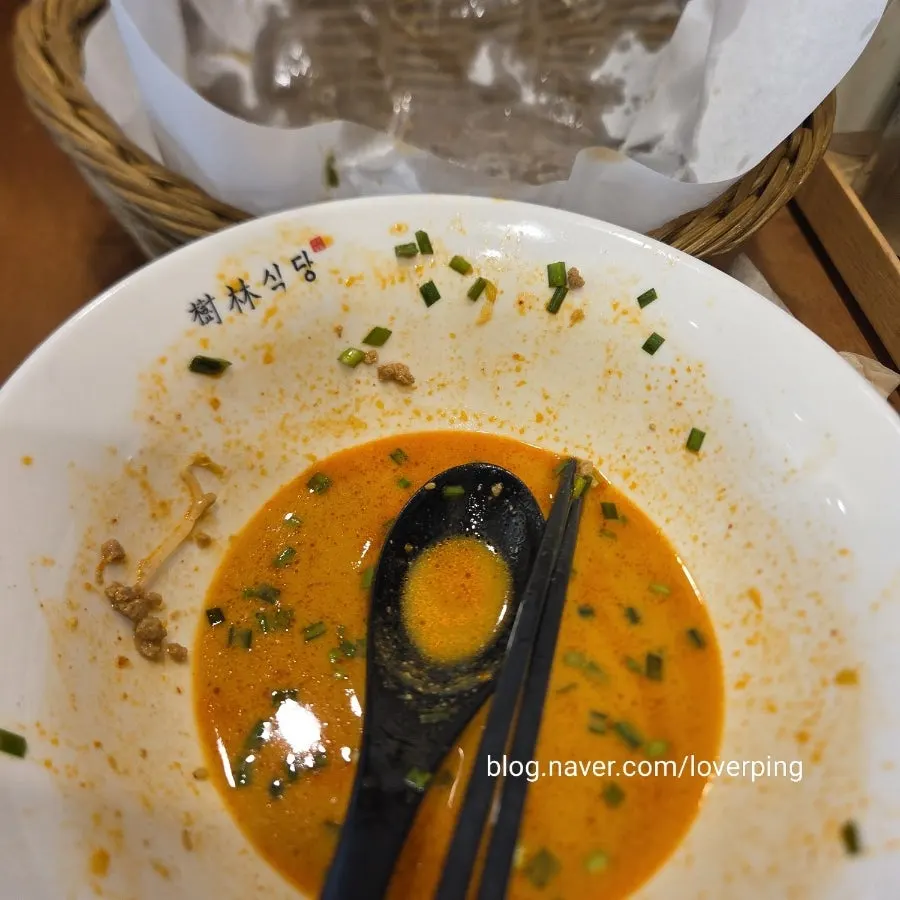바닥까지 비운 탄탄면 그릇