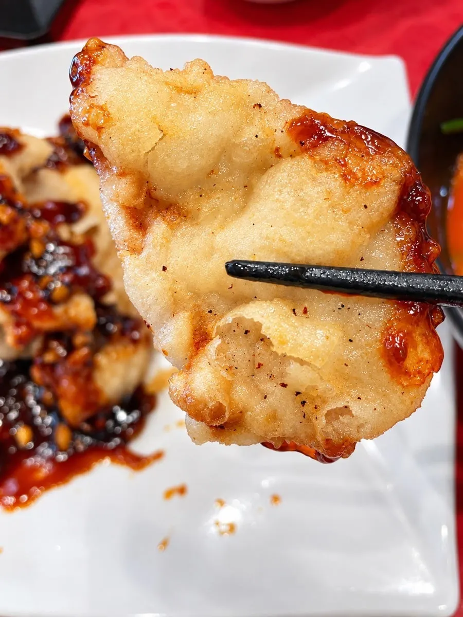 Crispy fried small-size garlic tenderloin tangsuyuk