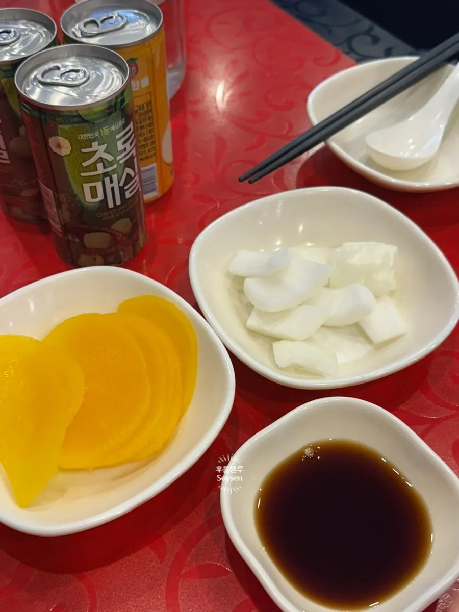 Complimentary pickled radish and onion side dishes