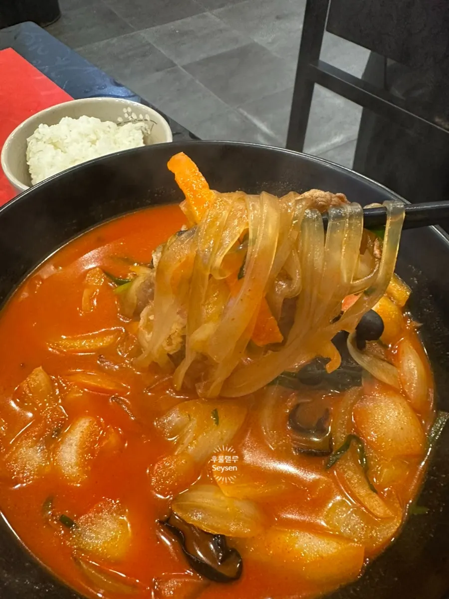 Broth-soaked noodles from the jjamppong-bap