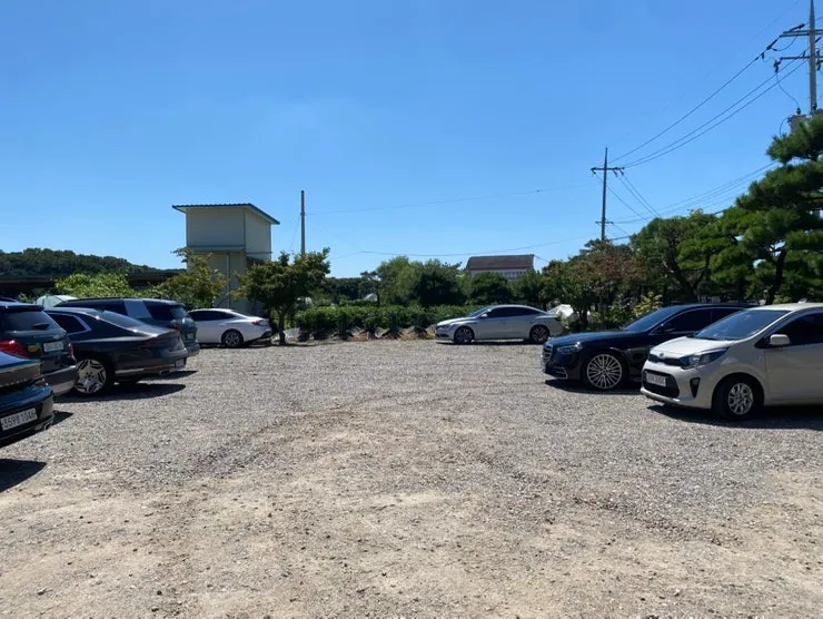 Parking space available right in front of Sujeong Galbi