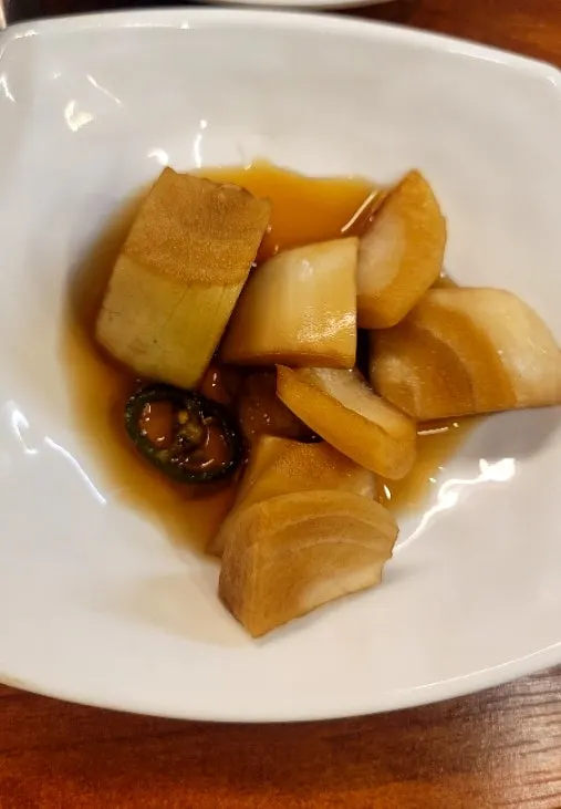 Steamed rice topped with monkfish and bean sprouts