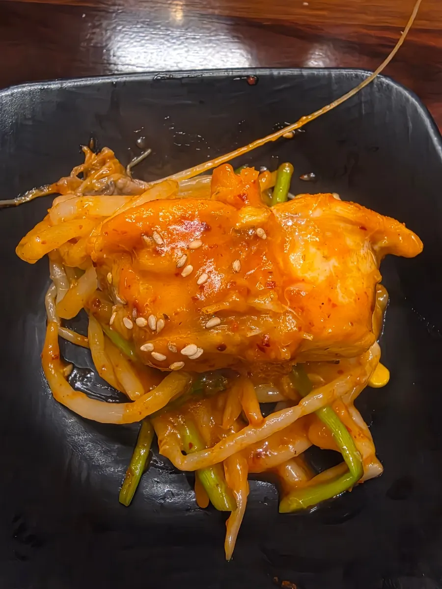 Sauce-soaked bean sprouts in the agu-jjim