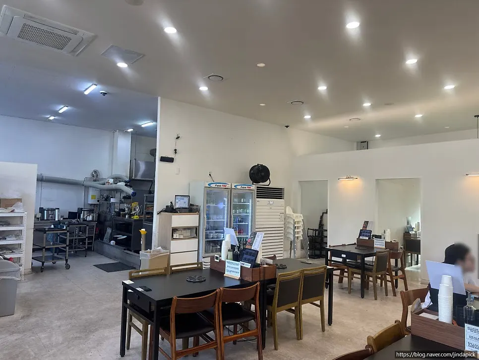 Table seating with induction stove for shabu-kalguksu