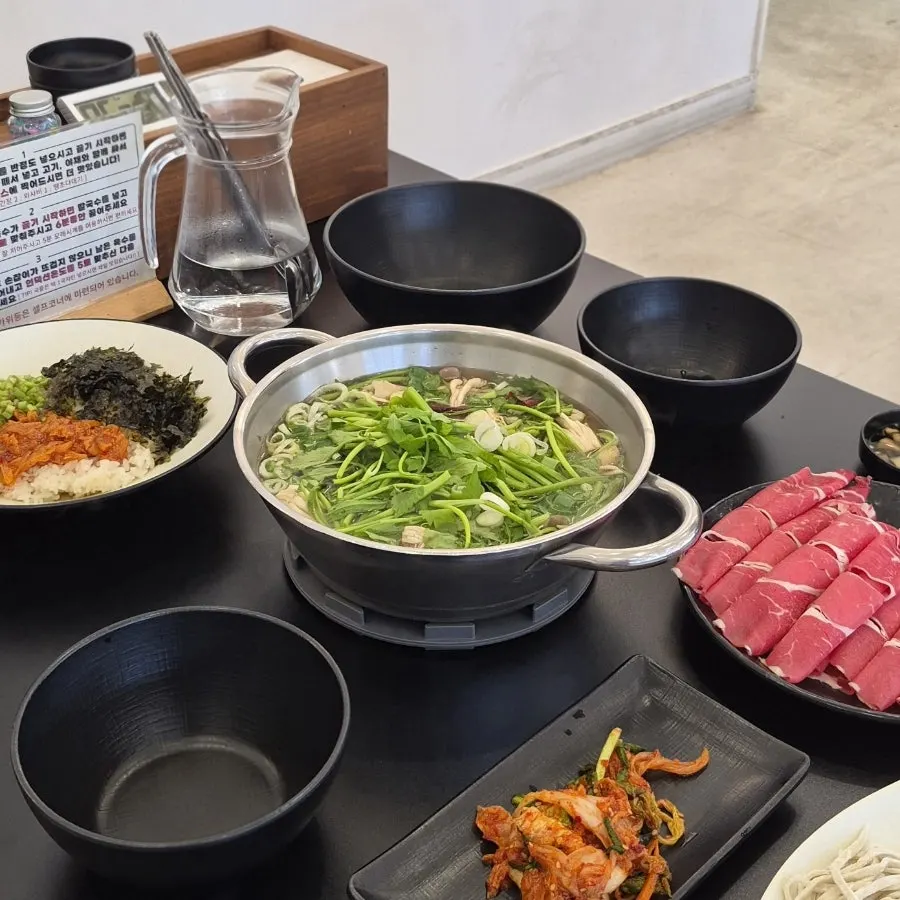 Shabu table setting ready right after sitting down