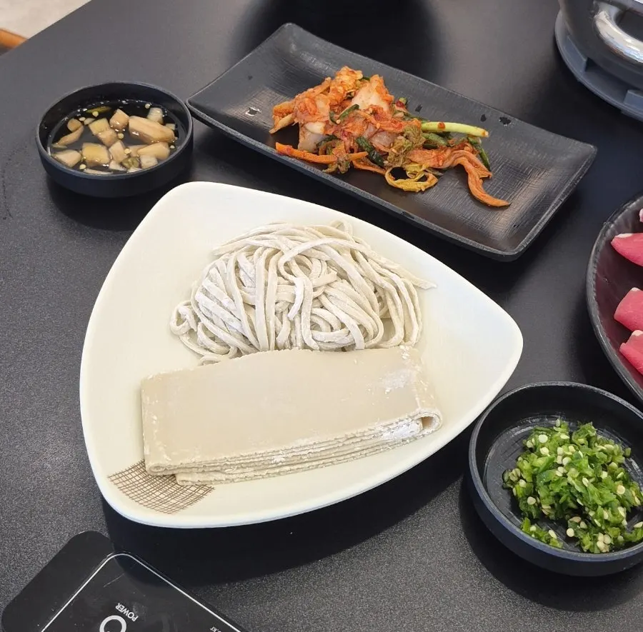 House-made kalguksu and flat kalguksu noodles, half and half