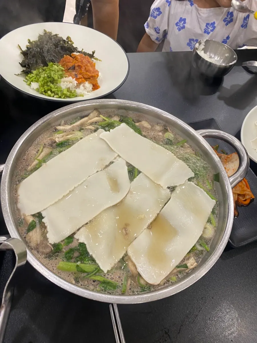 Cooking meat in the mild broth