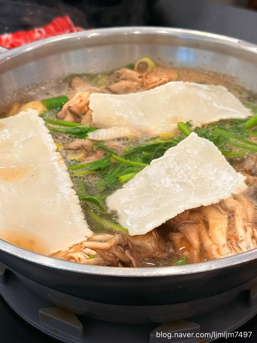 48시간 숙성 족타 납작면 클로즈업