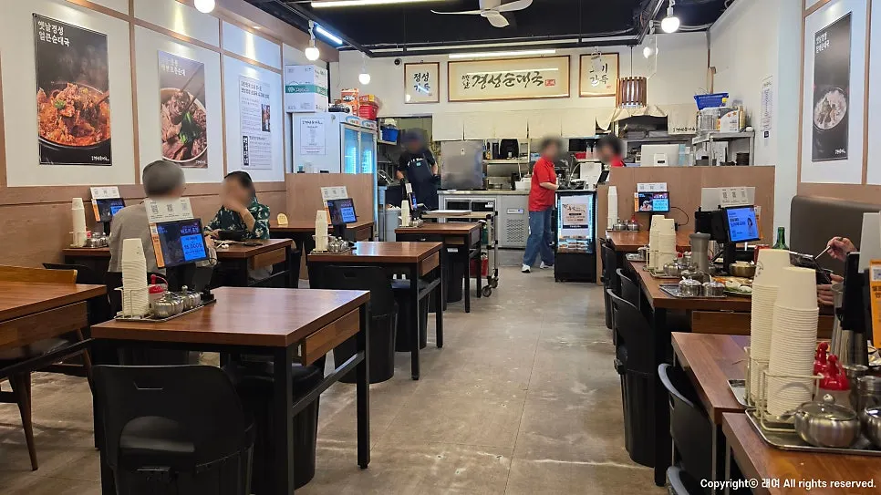 깔끔한 옛날경성순대국 수지구청역점 매장 내부