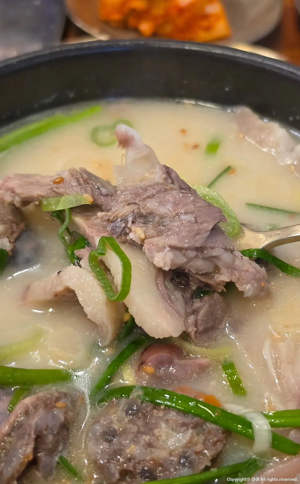 진한 국물의 순대국 한 그릇