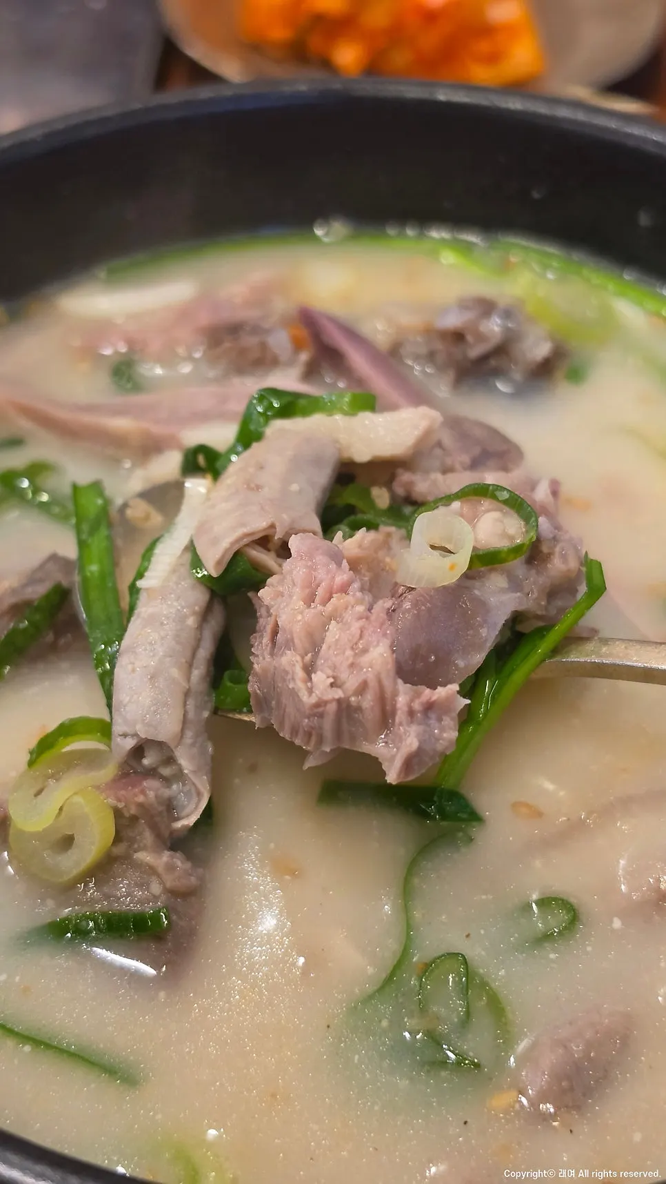 건더기가 넉넉한 순대국 클로즈업