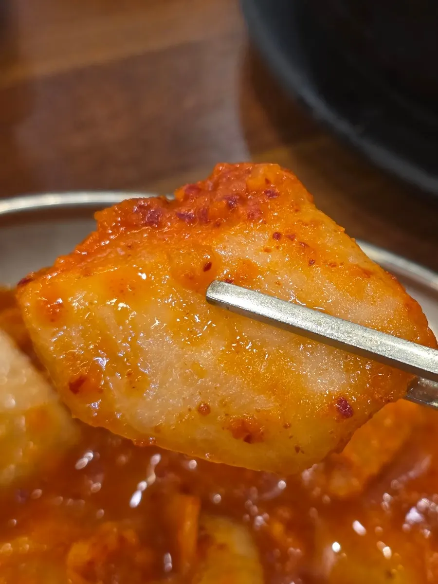 Crunchy seokbakji kimchi served alongside the gukbap