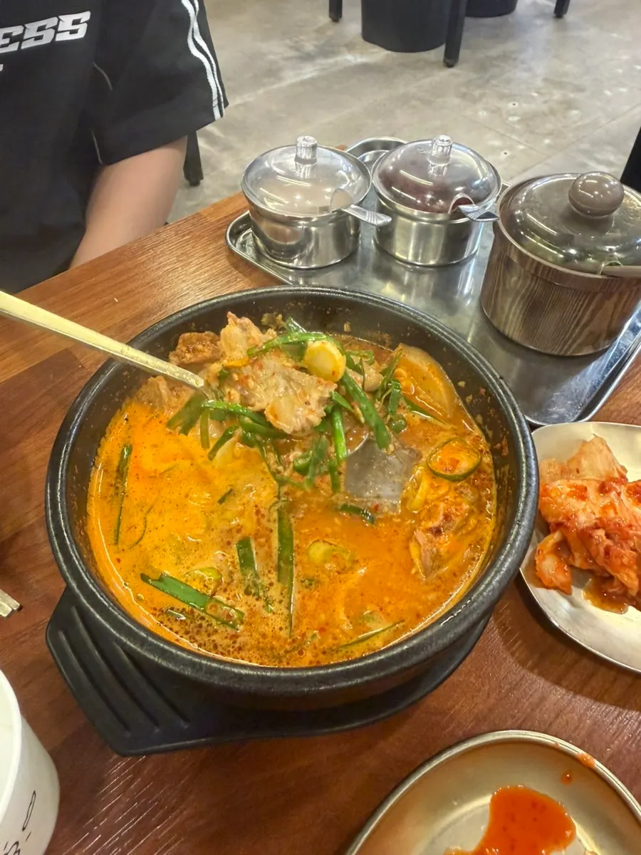 A spoonful of sundaeguk topped with kkakdugi