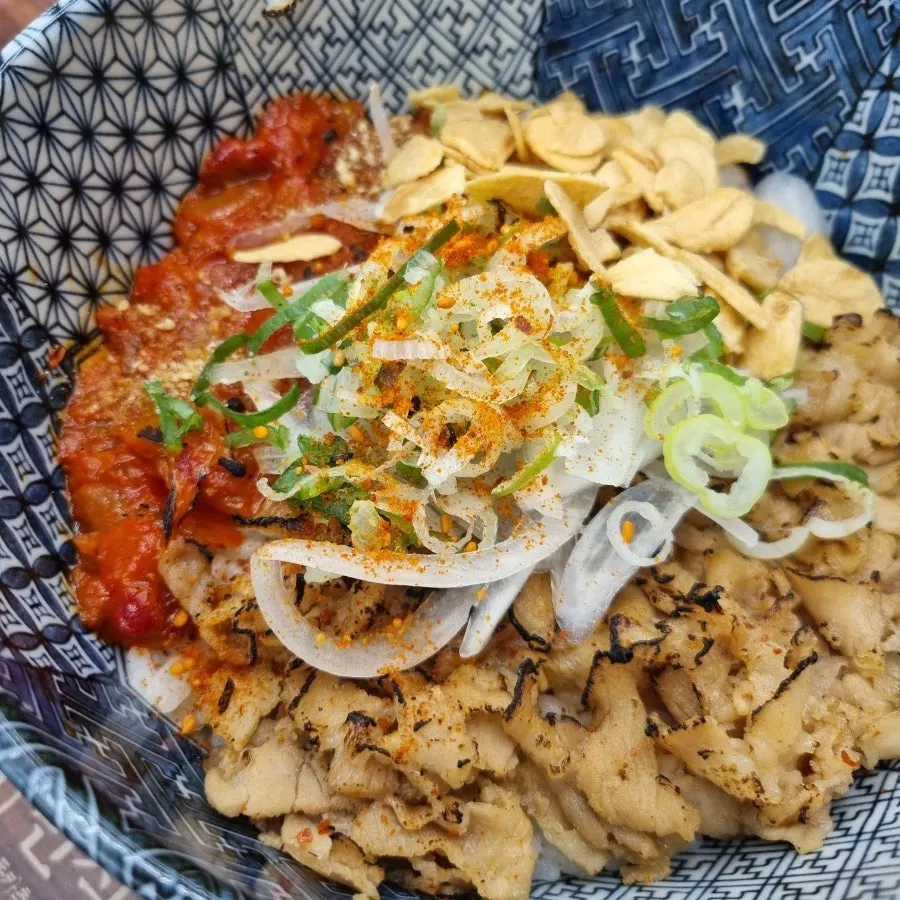 면식당 수지구청점 테이블 위 두 가지 메뉴