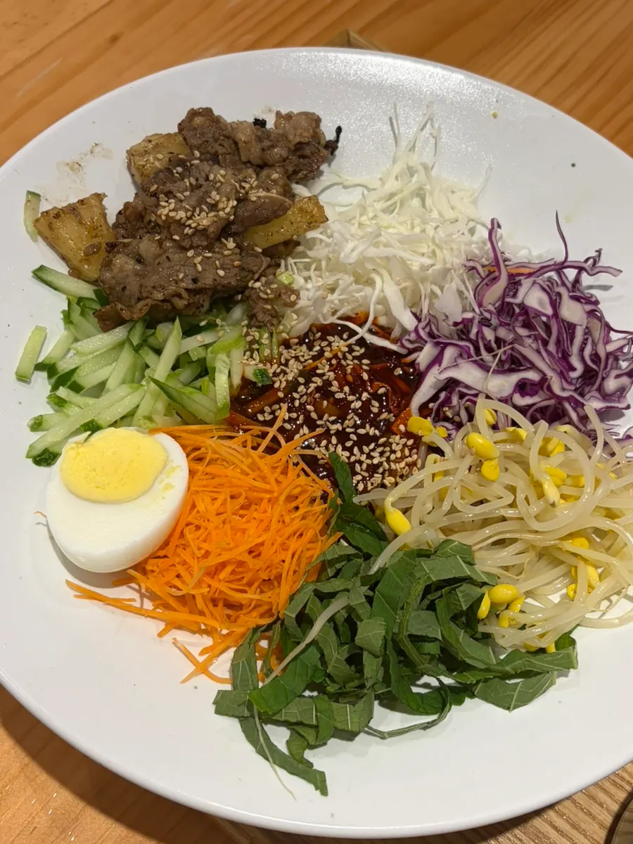 Bibim jjolmyeon with beef belly and vegetables
