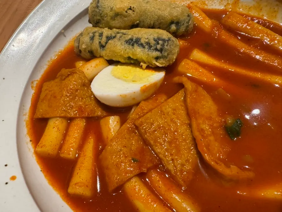 Spicy-sweet seasoned tteokbokki