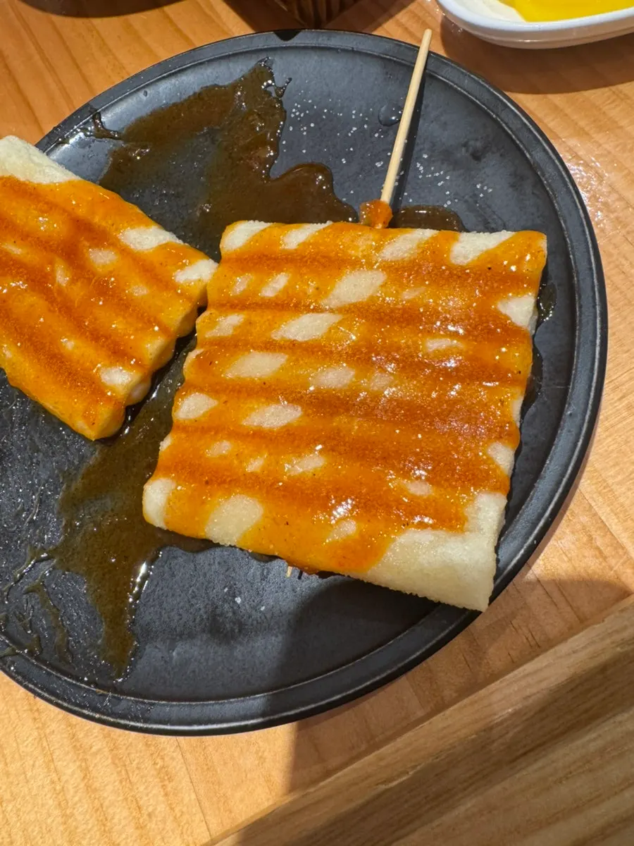 Nostalgic tteokkkochi coated in sauce