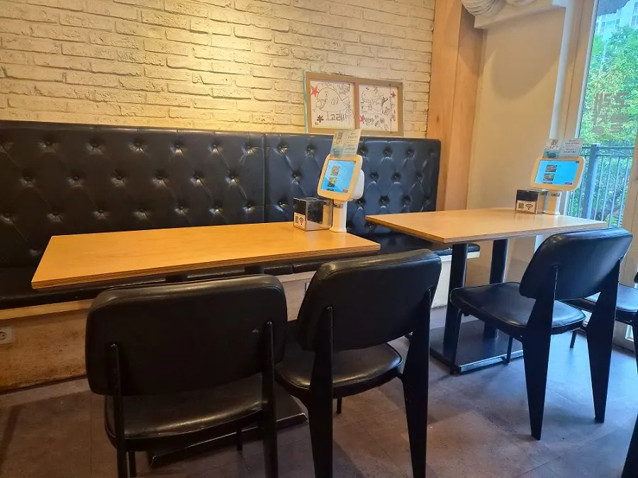 고래별장 수지본점 매장 내부 좌석