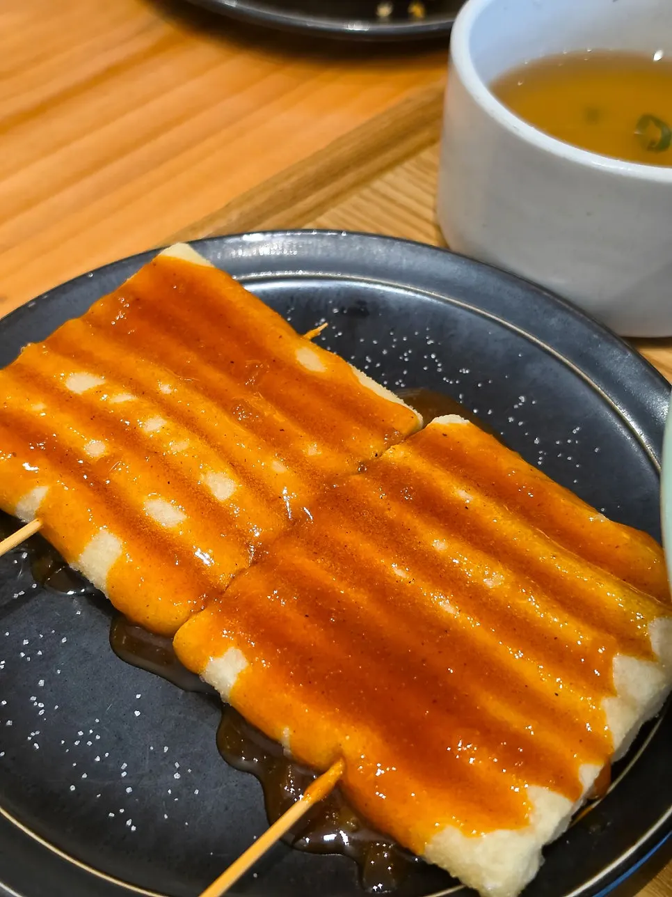 떡꼬치 주문 전 식기와 가위