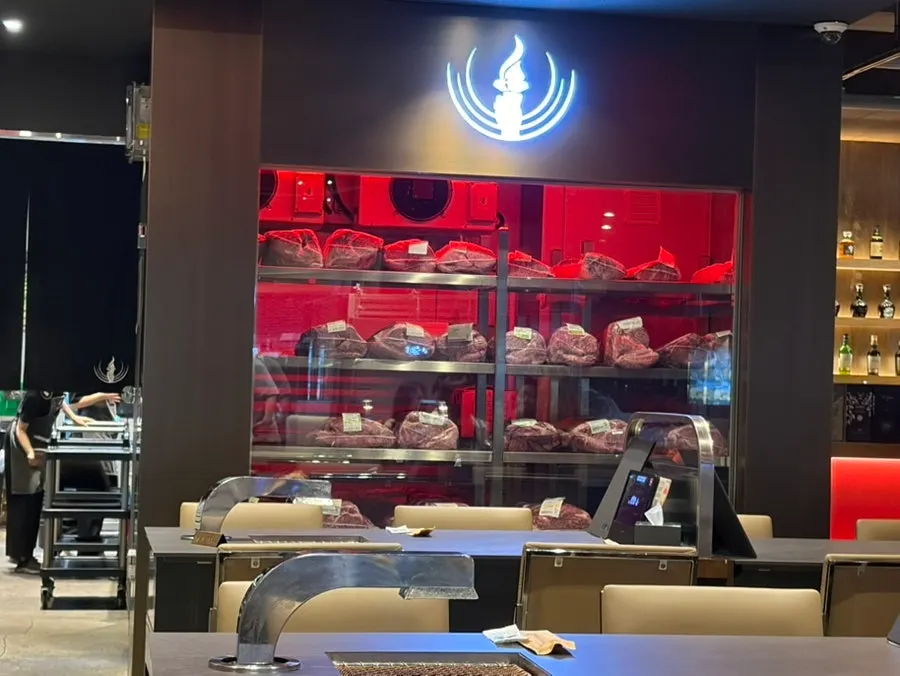 Sutbul Seonghwa dining room with dinner-time customers