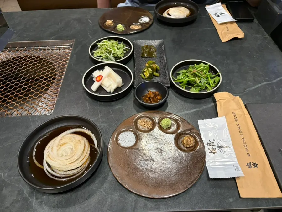 Side dishes laid out after ordering at Sutbul Seonghwa