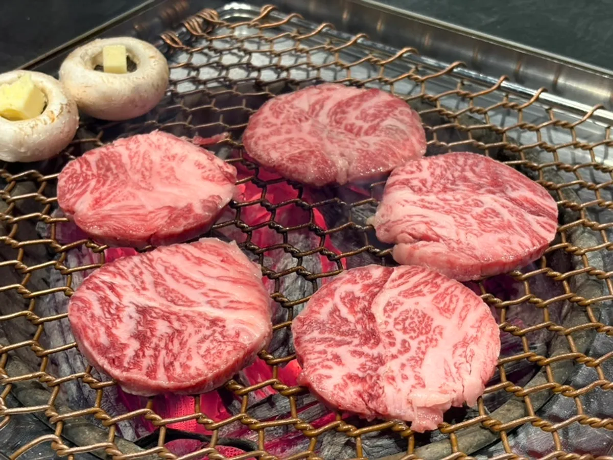 Plate of prime-grade Seonghwa sirloin