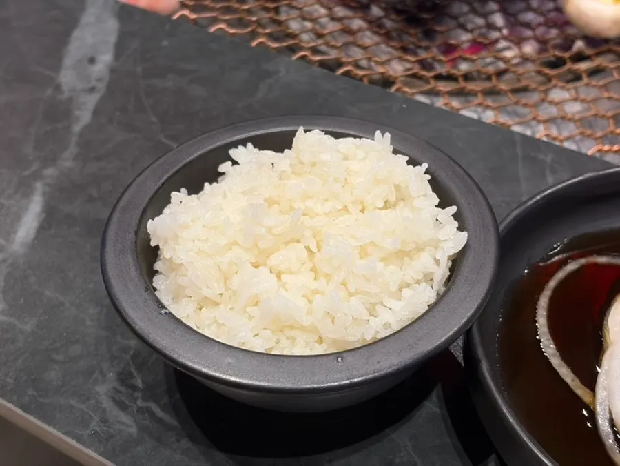 Meat served together with side dishes and plates