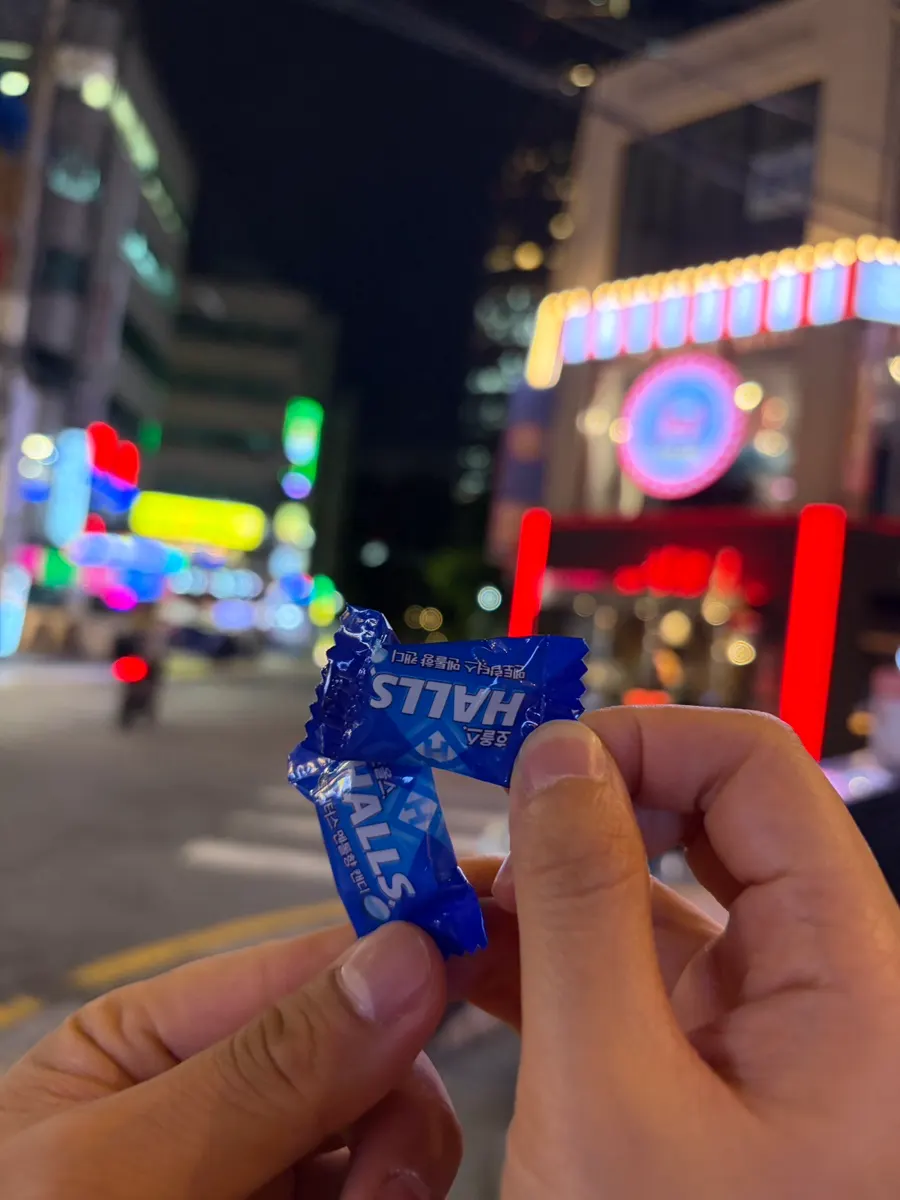 식사 마무리로 나온 사탕